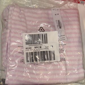 🤍🩷VICTORIAS SECRET PINK AND WHITE BABY TEE IN MEDIUM🩷🤍 SOLD OUT ON WEBSITE